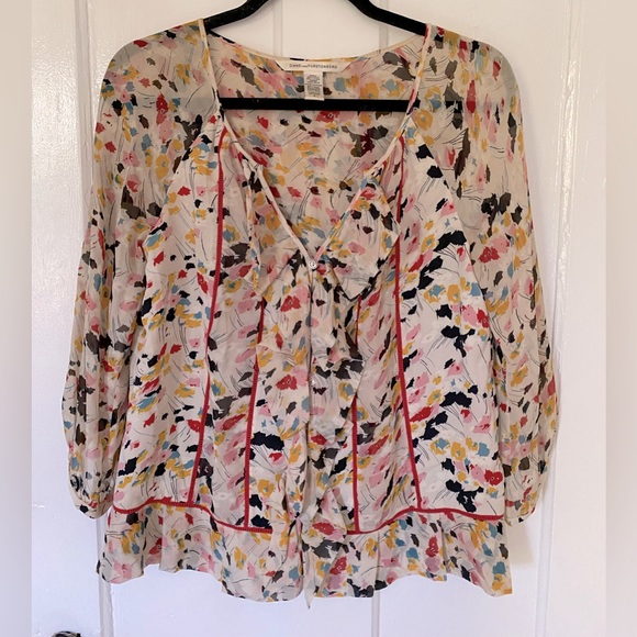 DVF! Beautiful silk floral style patterned blouse - Picture 1 of 6
